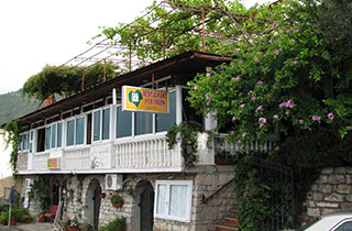 Galerija Apartmani pod Lozom